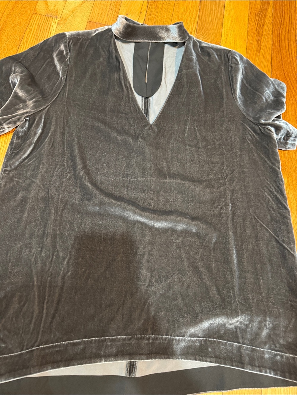 Women’s Madewell Grey Velvet Short-Sleeve Choker topSweater with V Neck, size SM